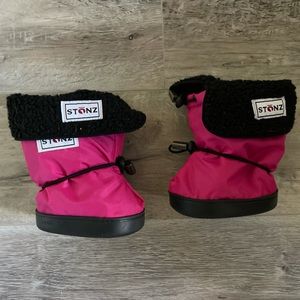 ❌SOLD❌ Toddler Girl Stonz Booties with Liners Size Medium Pink